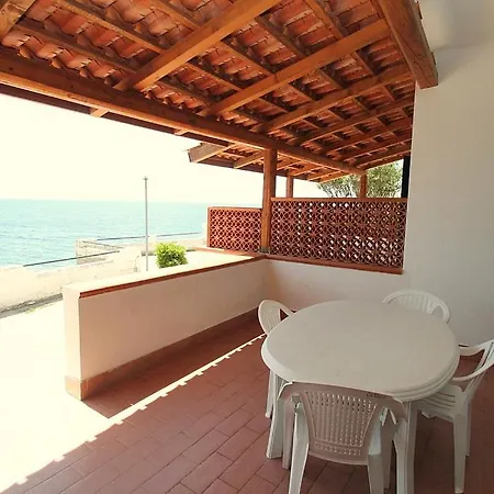 Βίλα Agnone Sleeps 4 Air Con Wifi